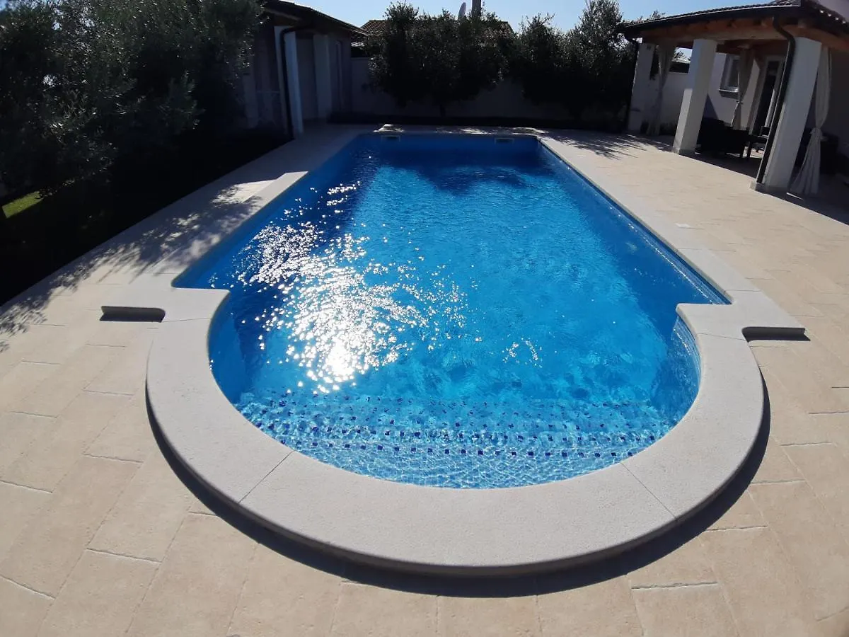 בית נופש פולה Villa Zeus קרואטיה