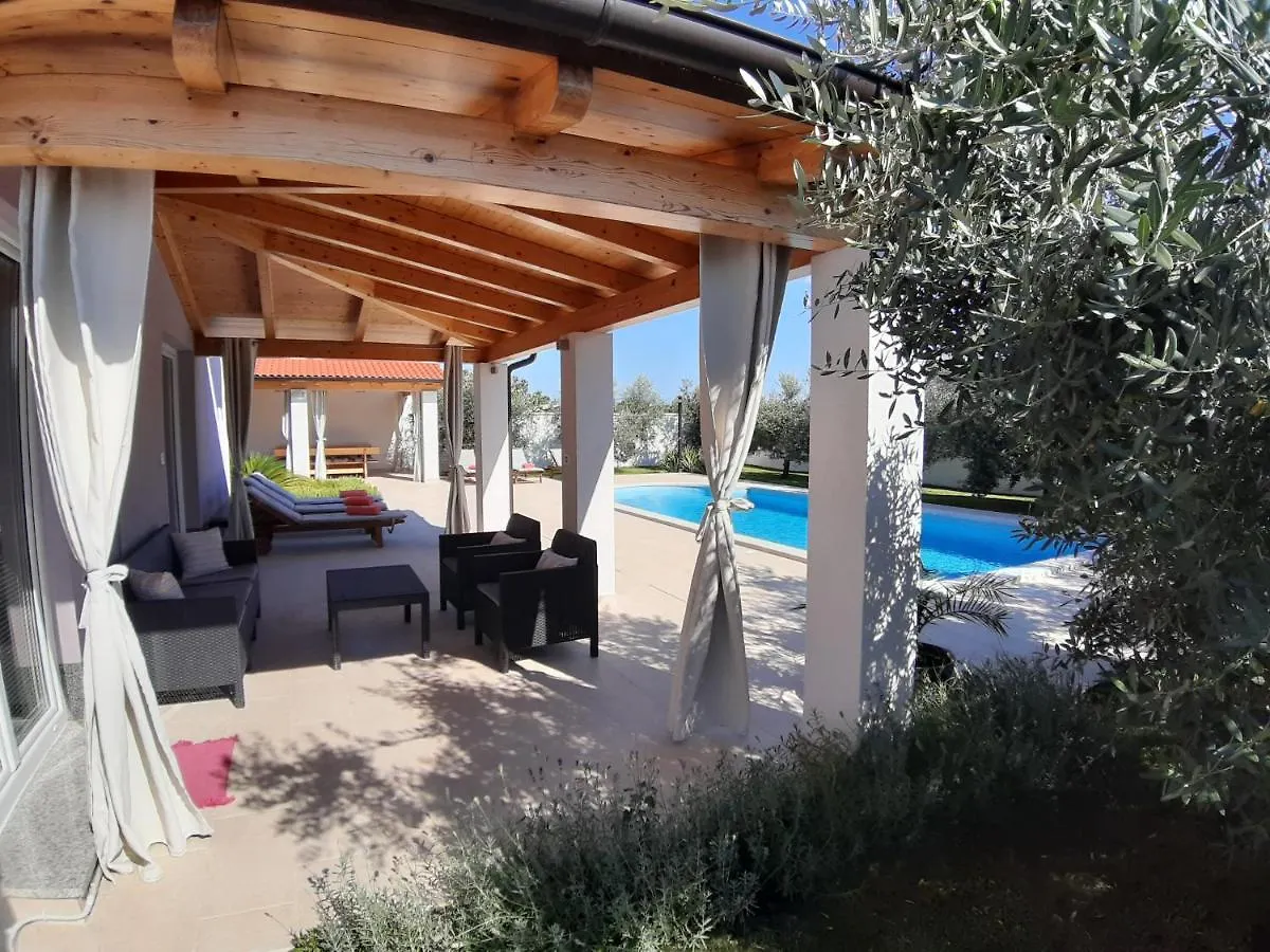 בית נופש פולה Villa Zeus