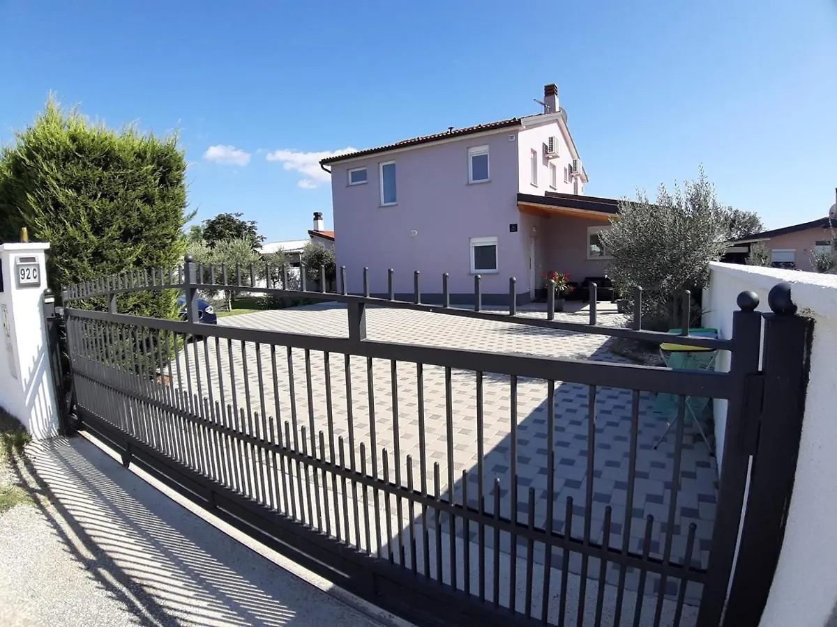 בית נופש פולה Villa Zeus