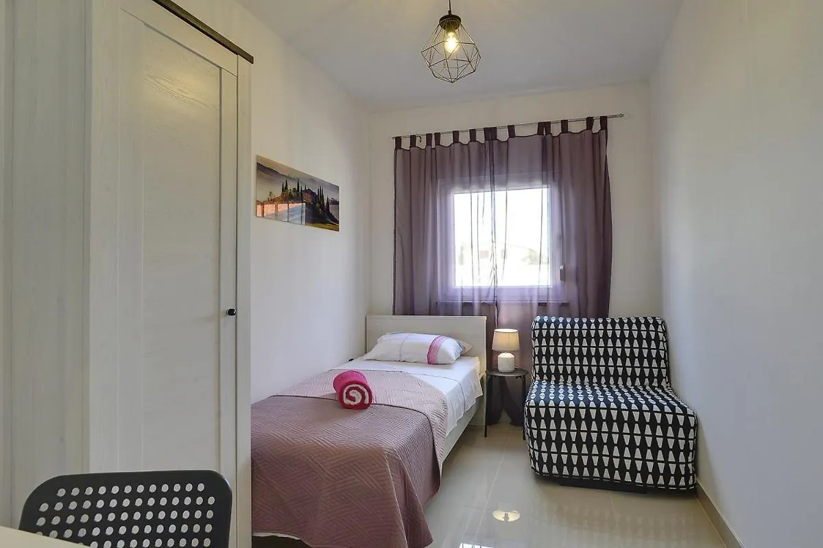 בית נופש פולה Villa Zeus קרואטיה