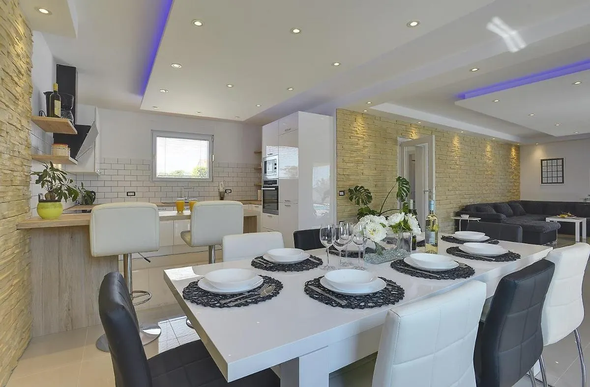 בית נופש פולה Villa Zeus