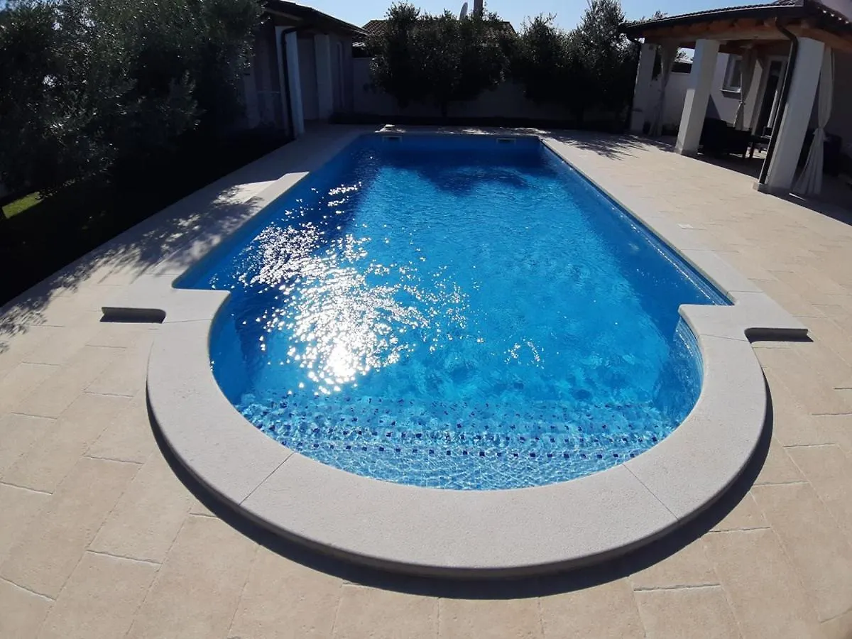 בית נופש פולה Villa Zeus