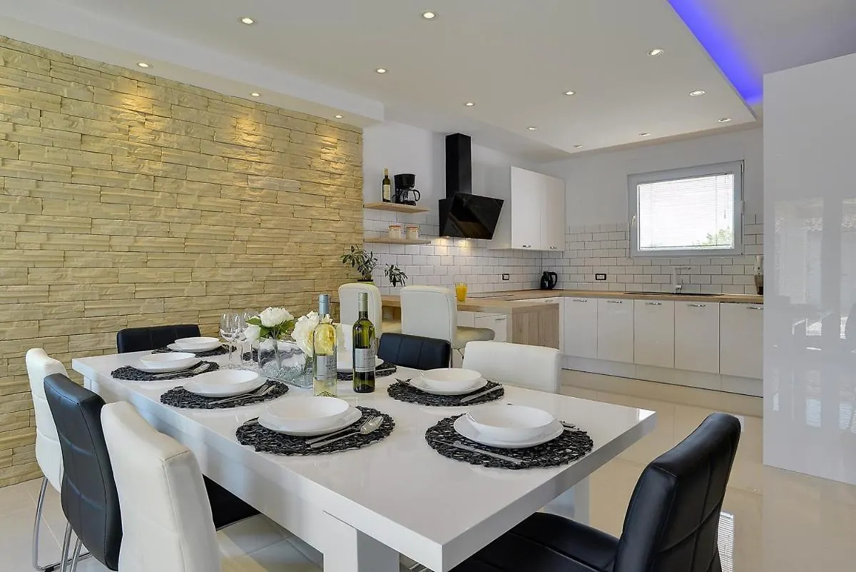 בית נופש פולה Villa Zeus