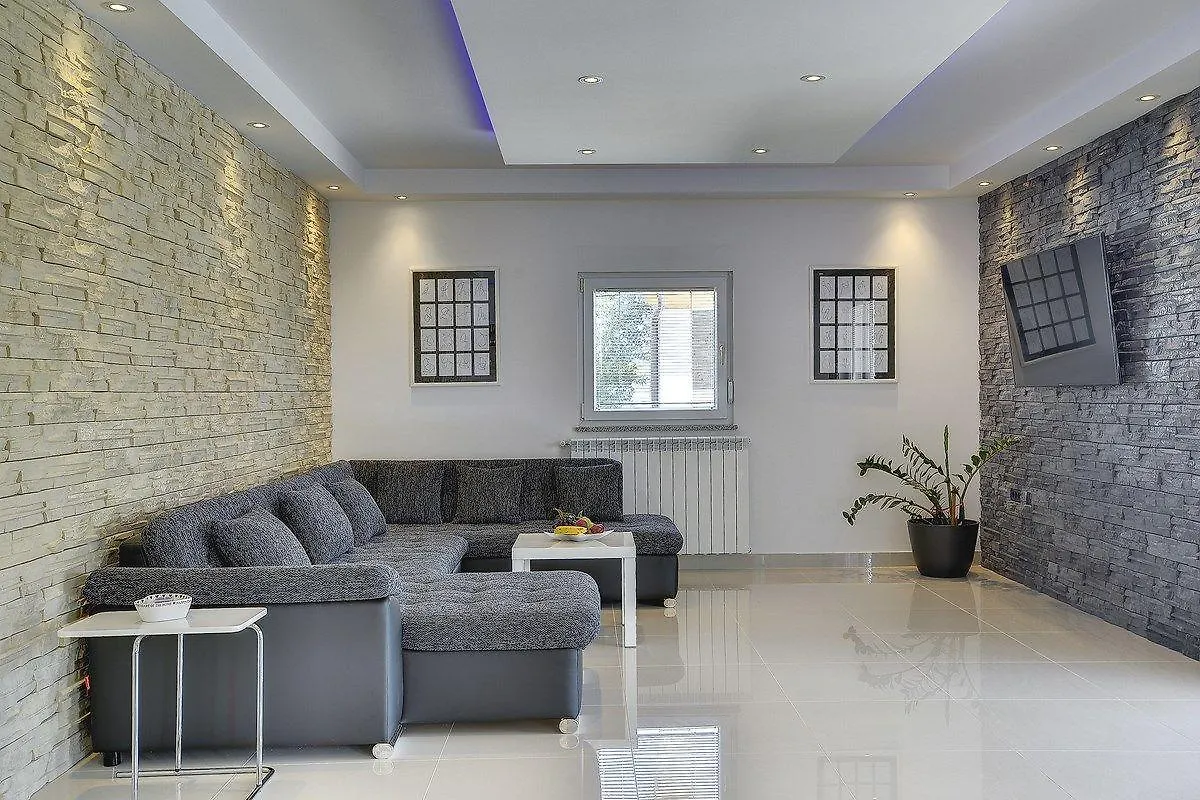 פולה Villa Zeus